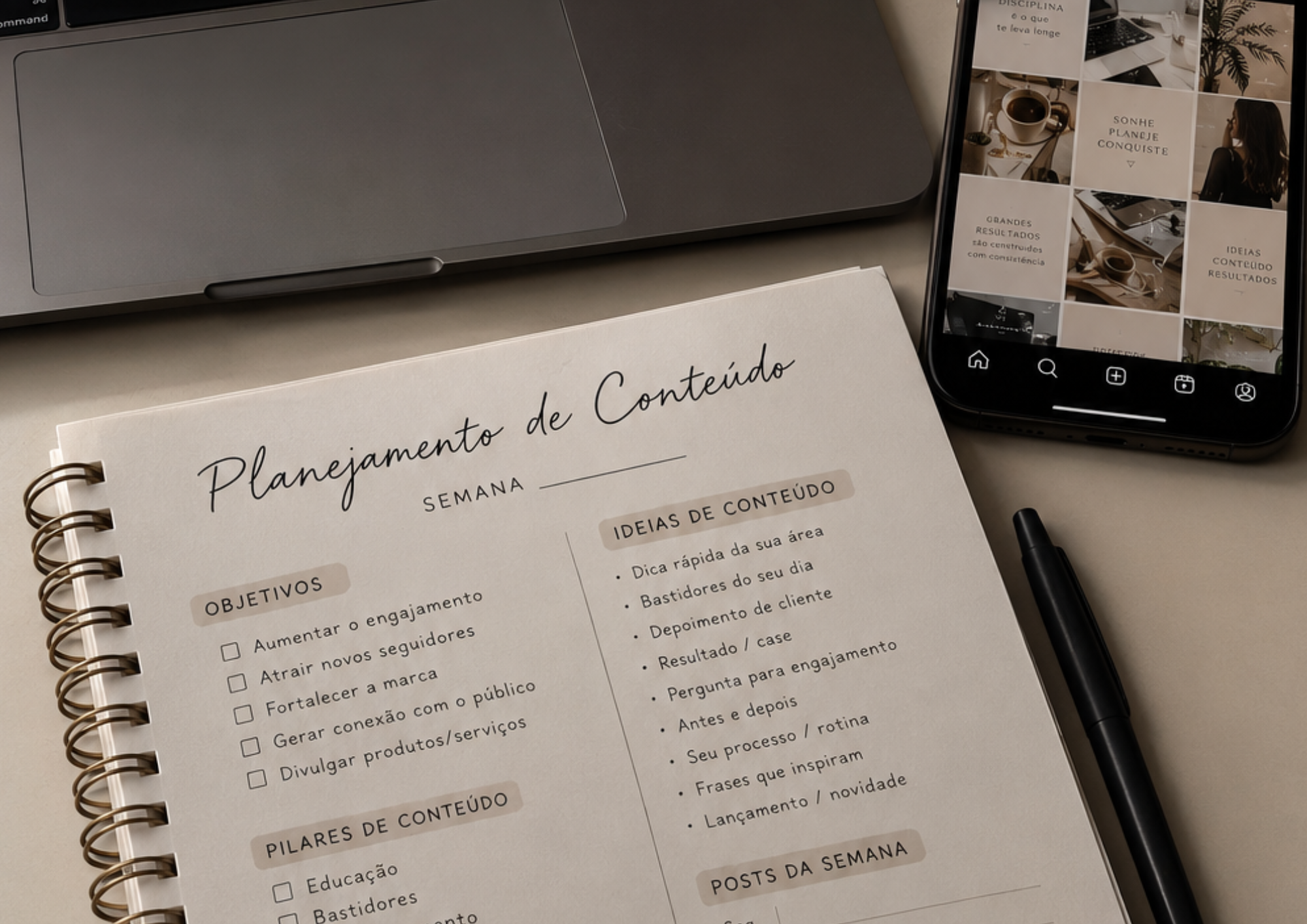 Planejamento de conteúdo da Socialia em caderno e celular